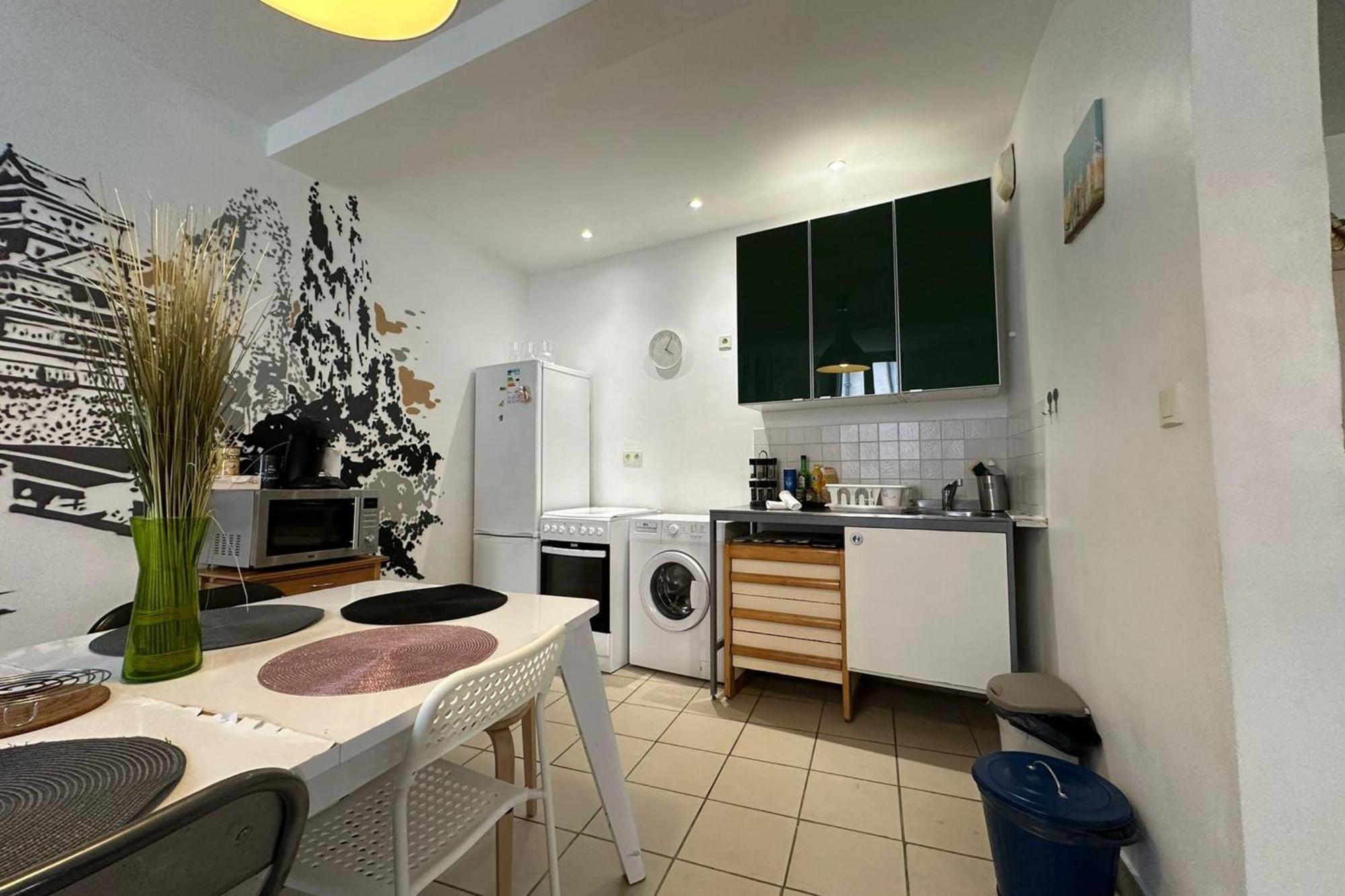 The Triplex- 3 Bedrooms In The Escutcheon! Montpellier Exteriör bild